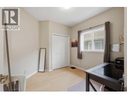 19 Regatta Way, Sylvan Lake, AB T4S0E8 Photo 14