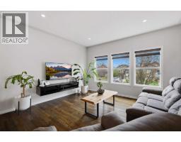 Kitchen - 19 Regatta Way, Sylvan Lake, AB T4S0E8 Photo 6