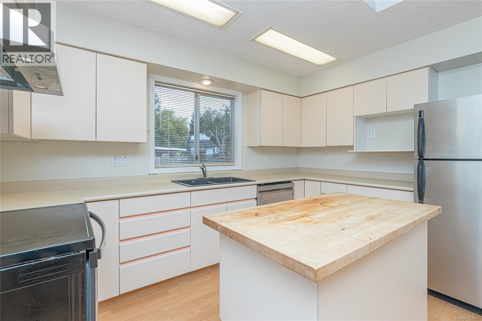 2674 Tamara Dr - Image 21