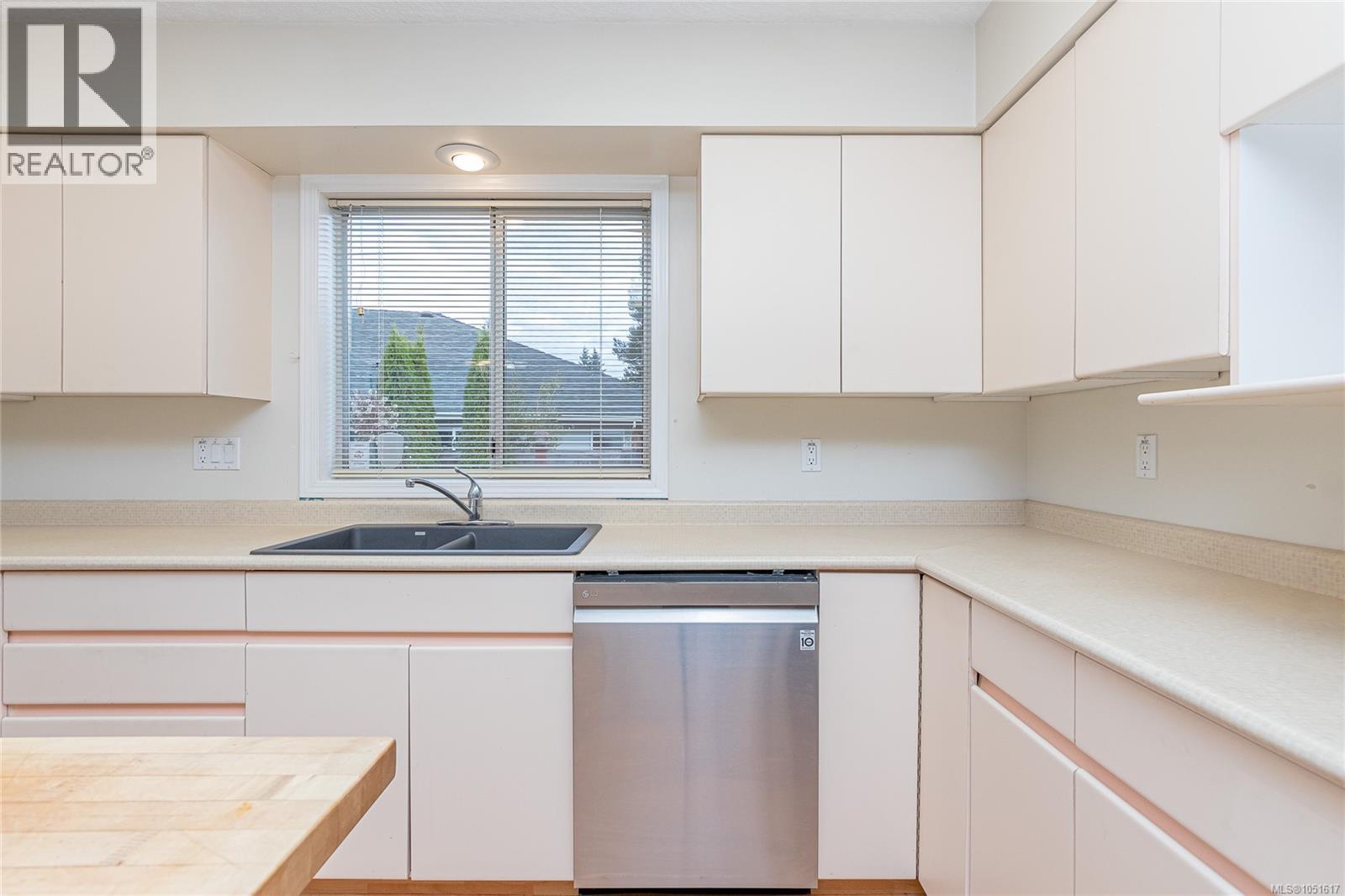 2674 Tamara Dr - Image 22