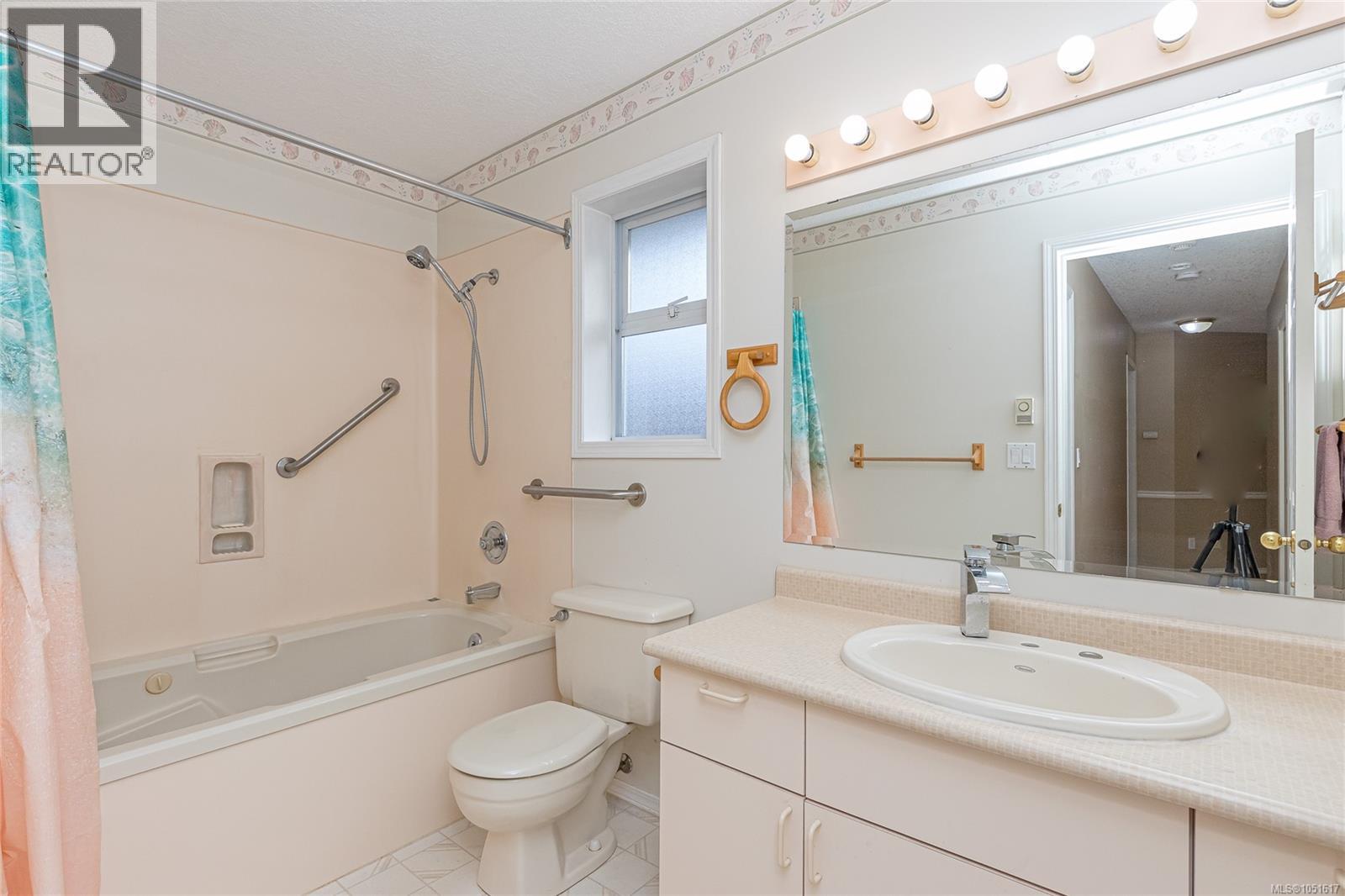 2674 Tamara Dr - Image 29