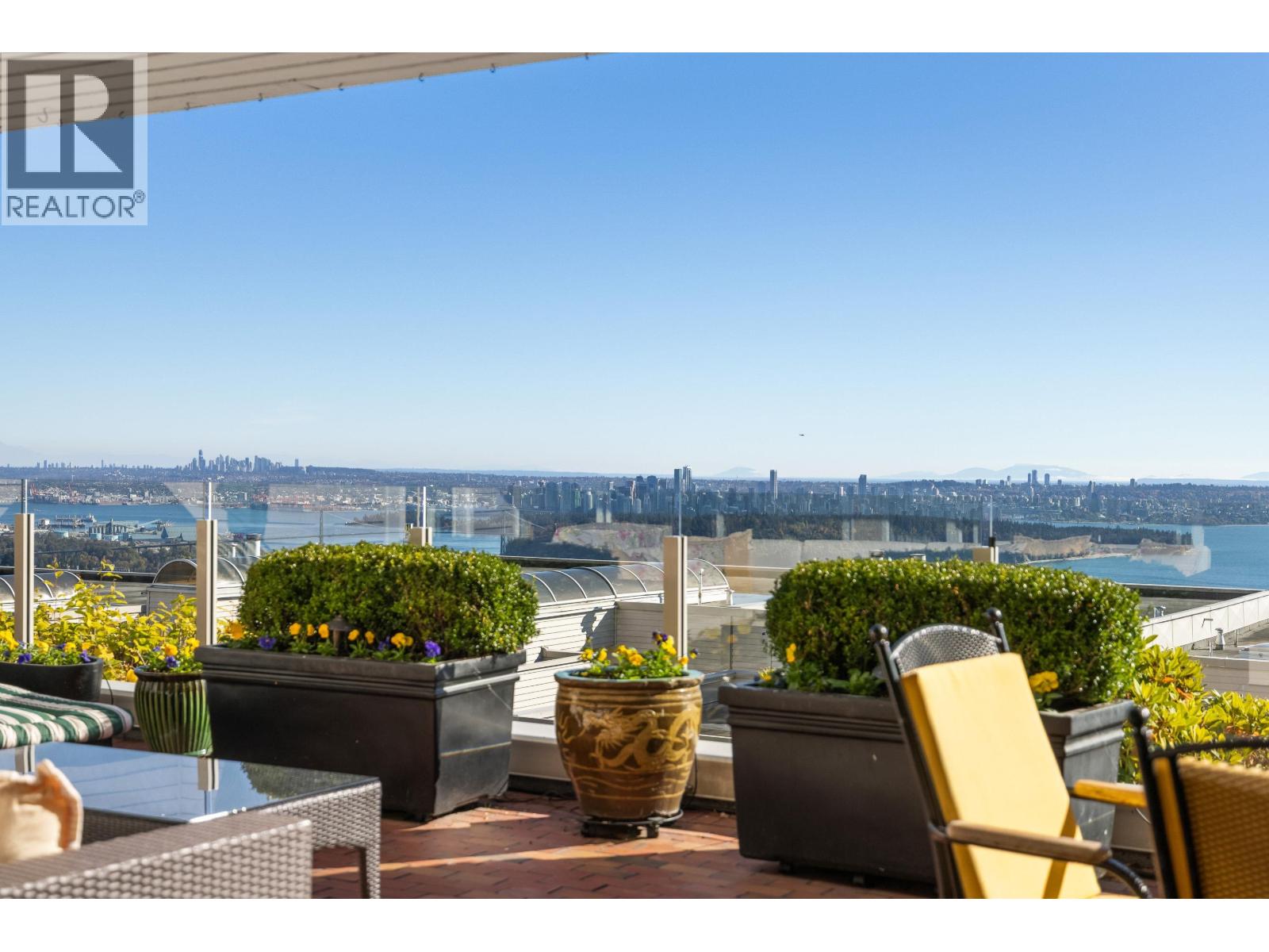 102 2274 FOLKESTONE WAY, West Vancouver