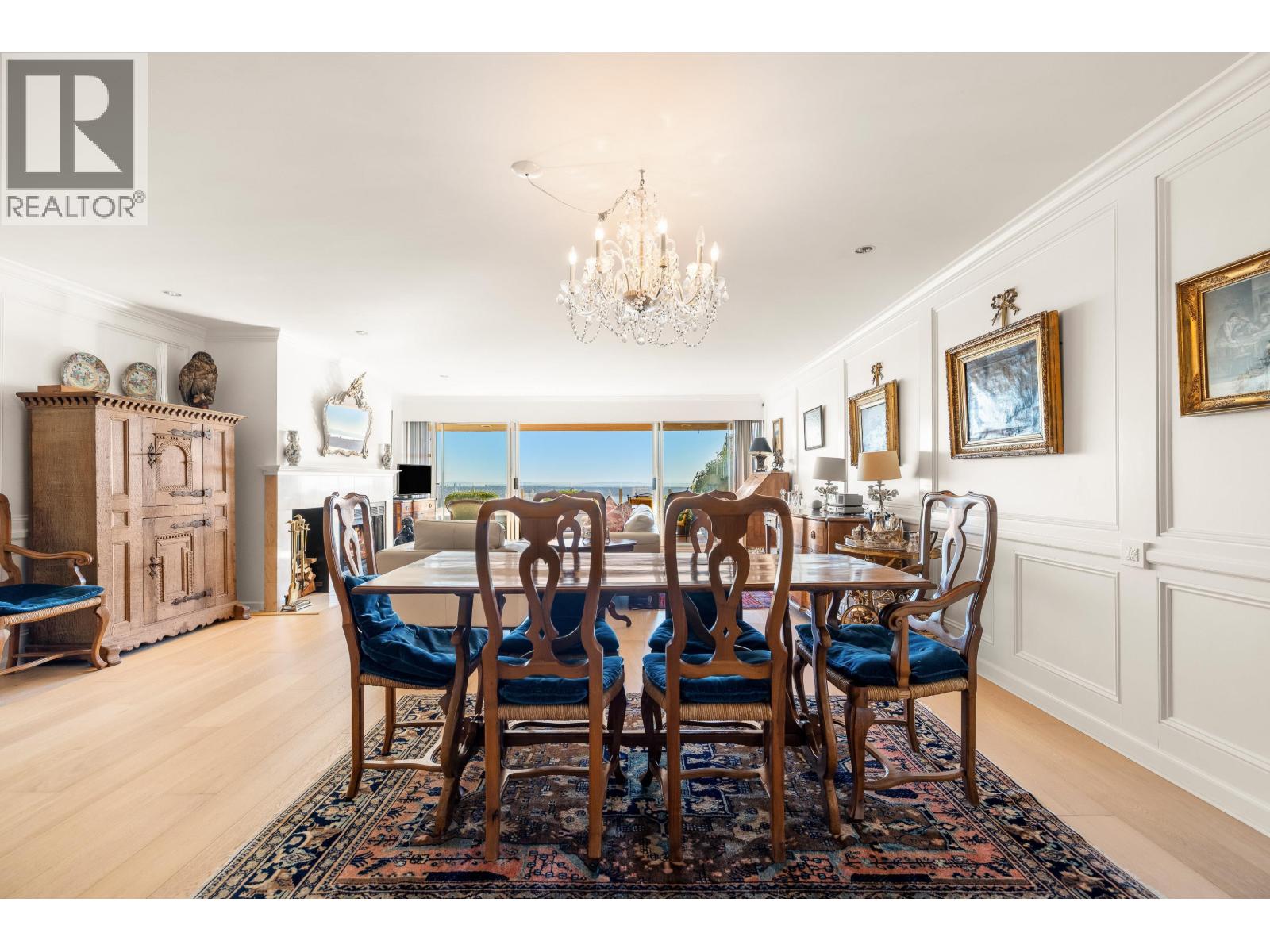 102 2274 FOLKESTONE WAY, West Vancouver