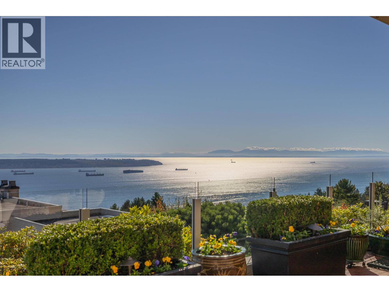 102 2274 FOLKESTONE WAY, West Vancouver