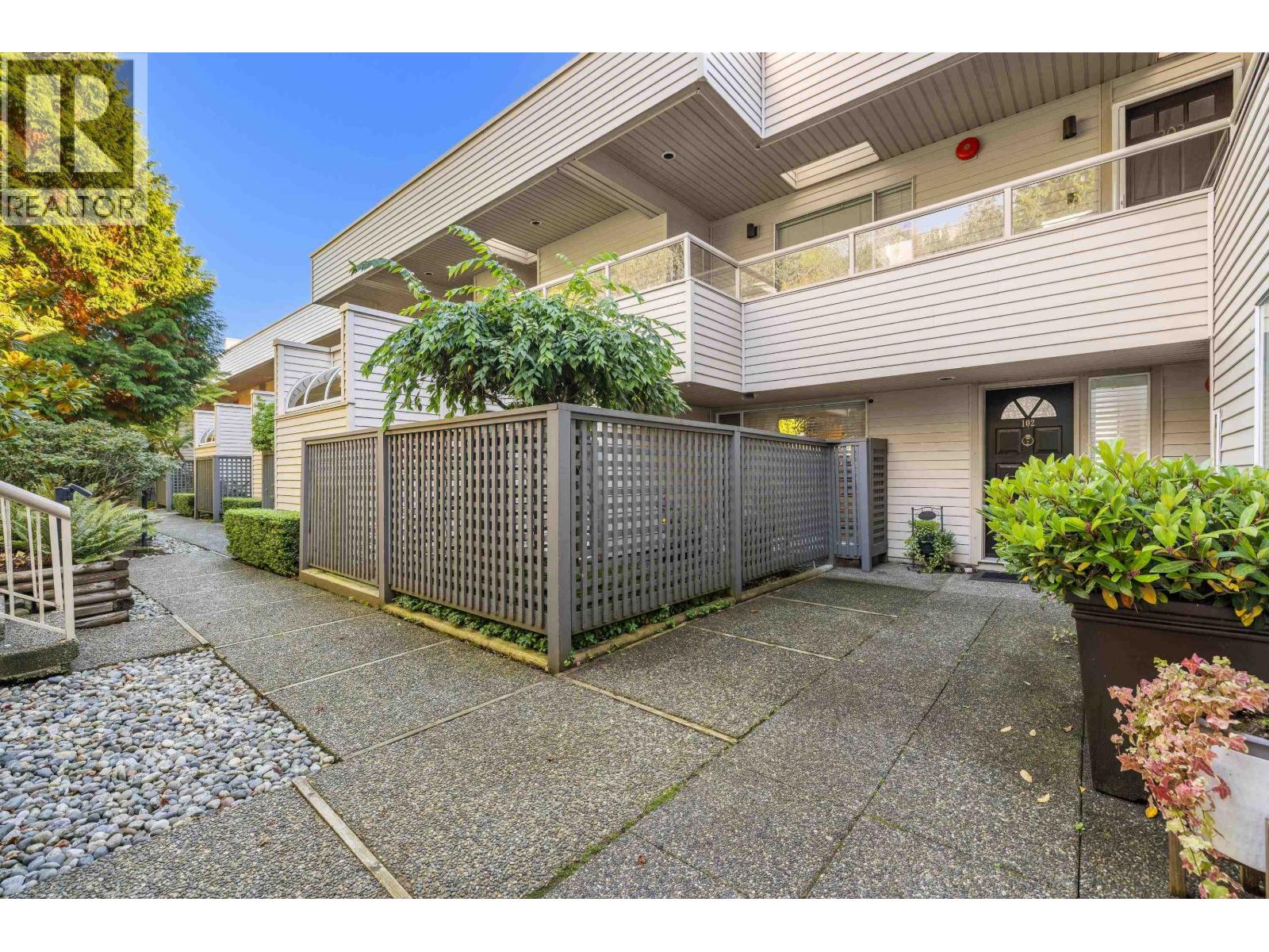 102 2274 FOLKESTONE WAY, West Vancouver