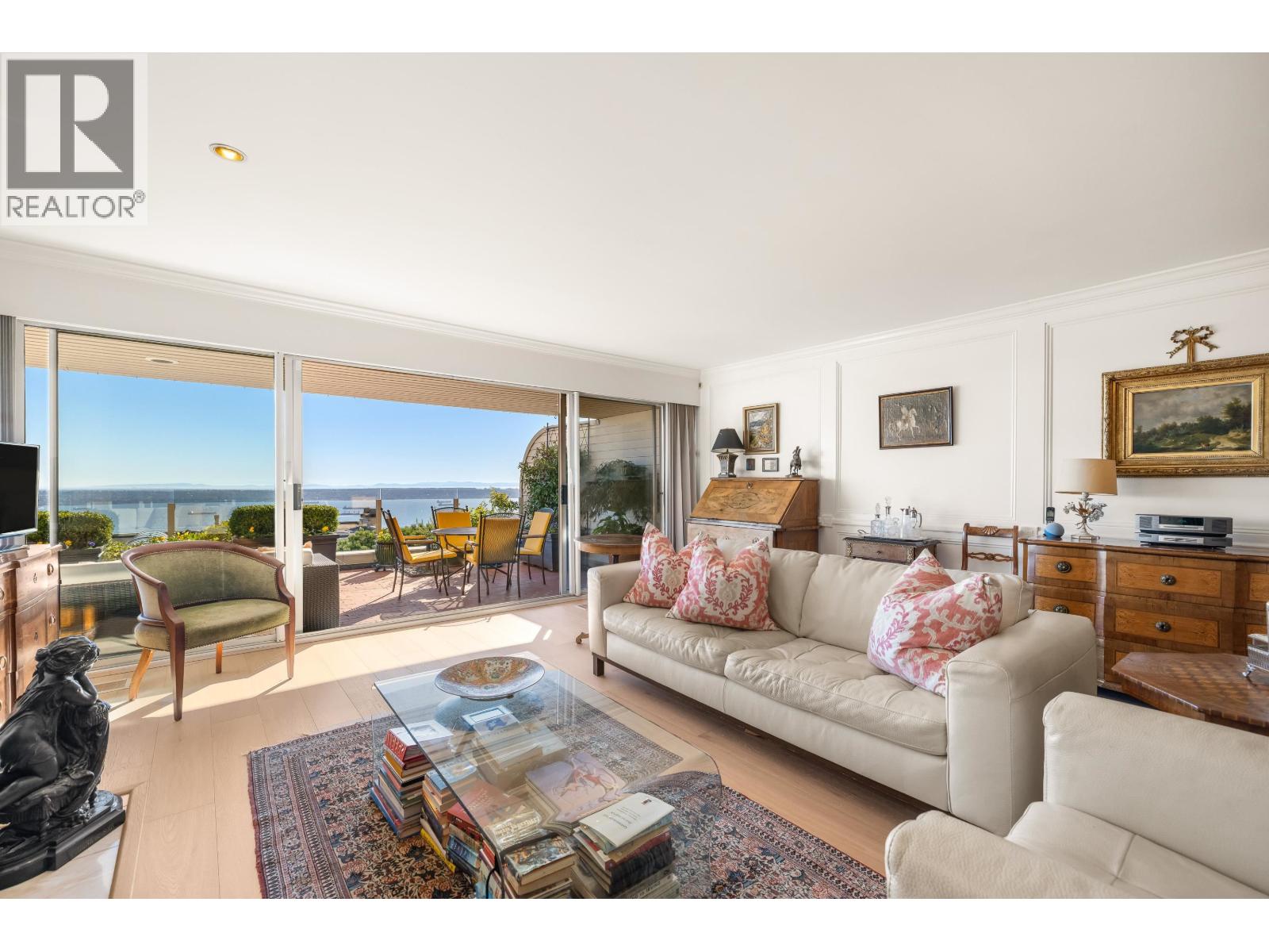 102 2274 FOLKESTONE WAY, West Vancouver