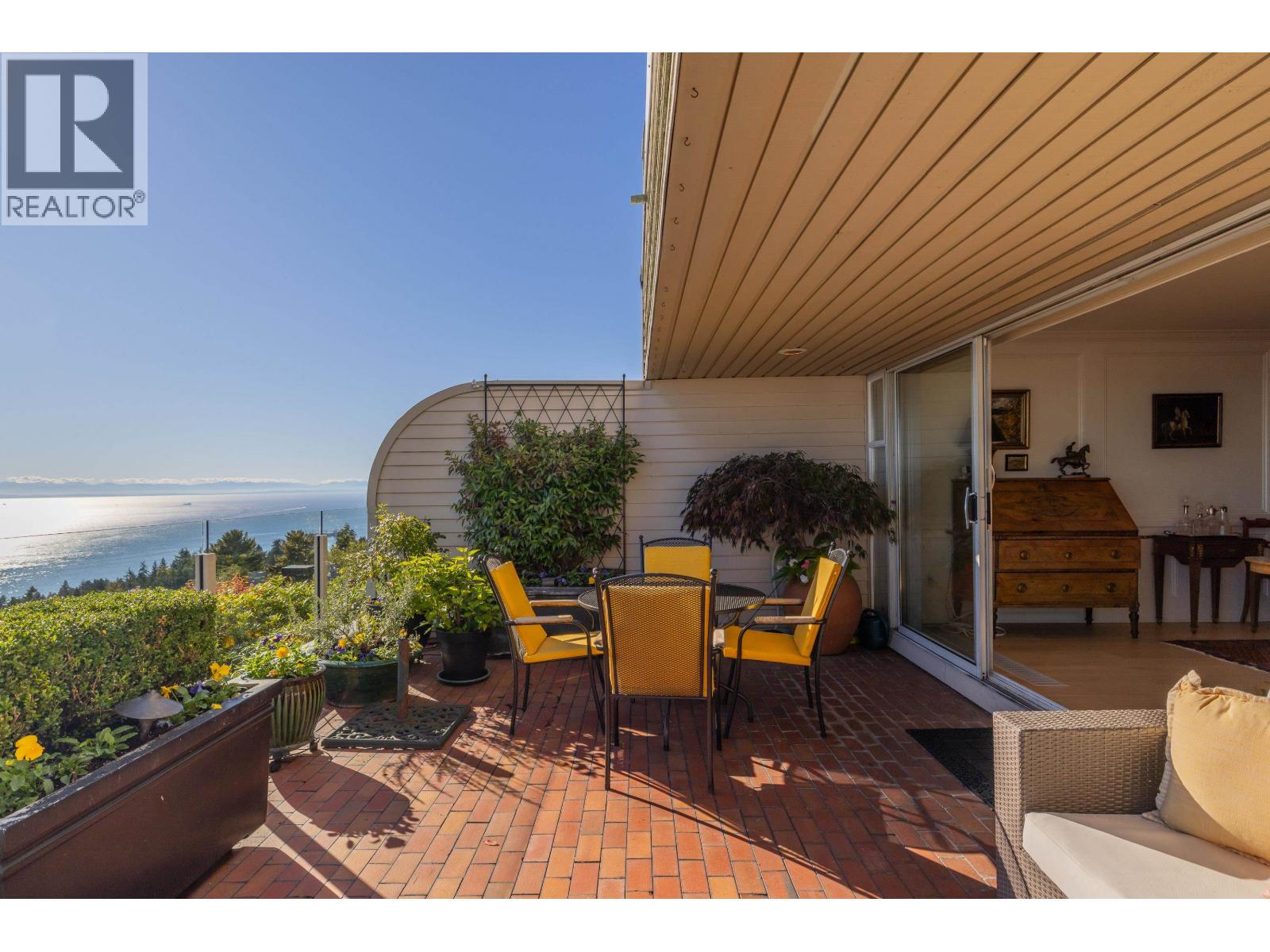 102 2274 FOLKESTONE WAY, West Vancouver