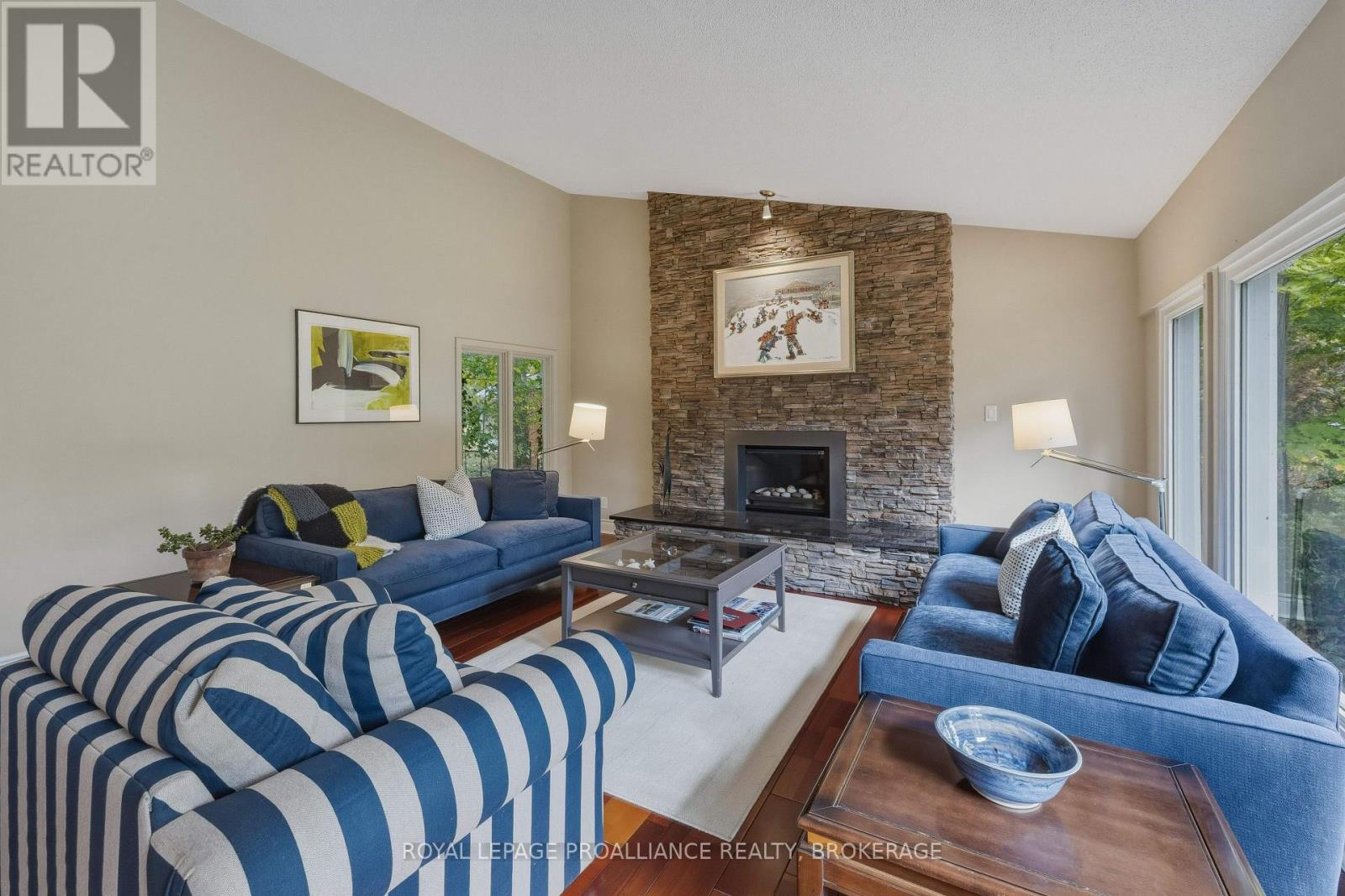 27 RIVERSIDE DRIVE - 14