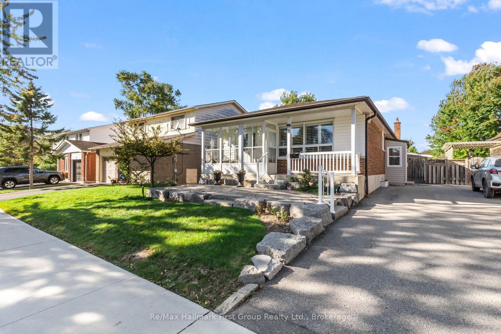 8 Calais Street, Whitby, ON