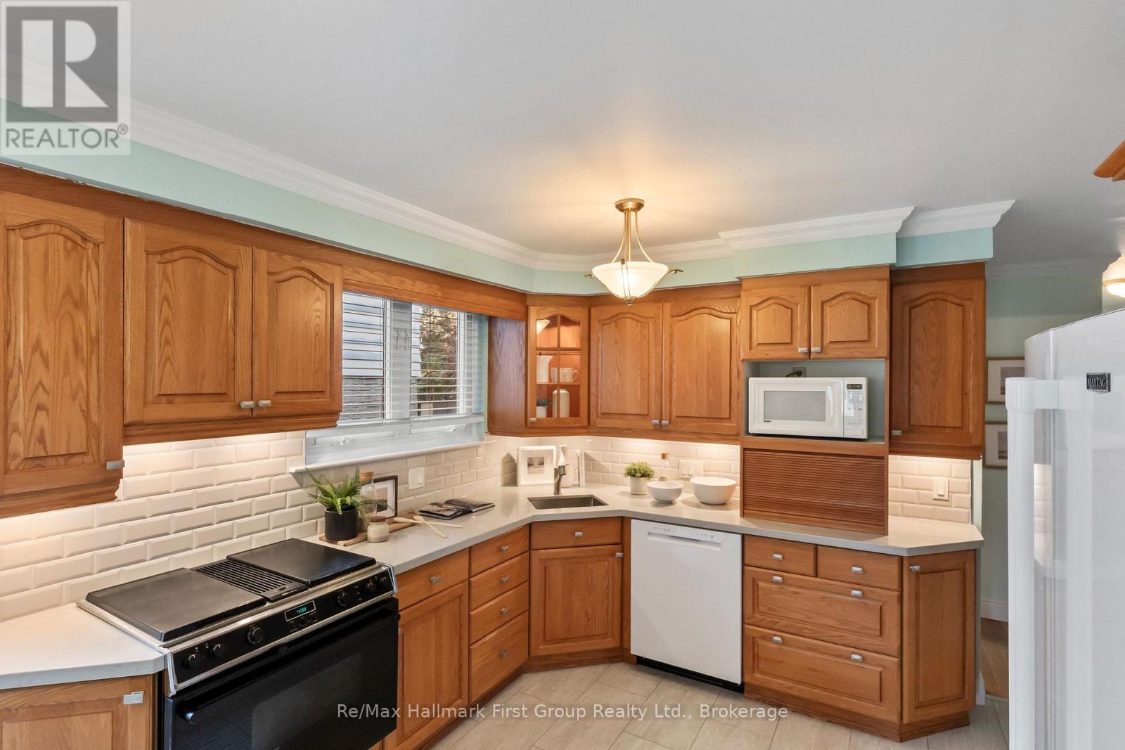 8 Calais Street, Whitby, ON photo 23