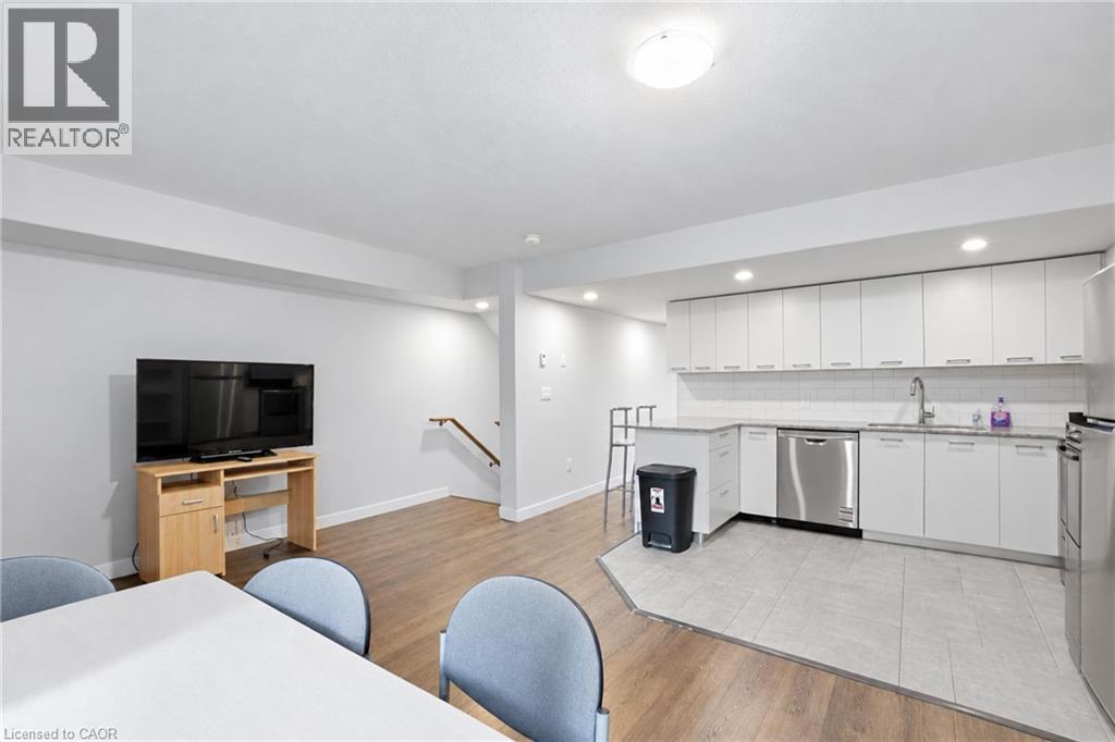 338 Albert Street — photo 17