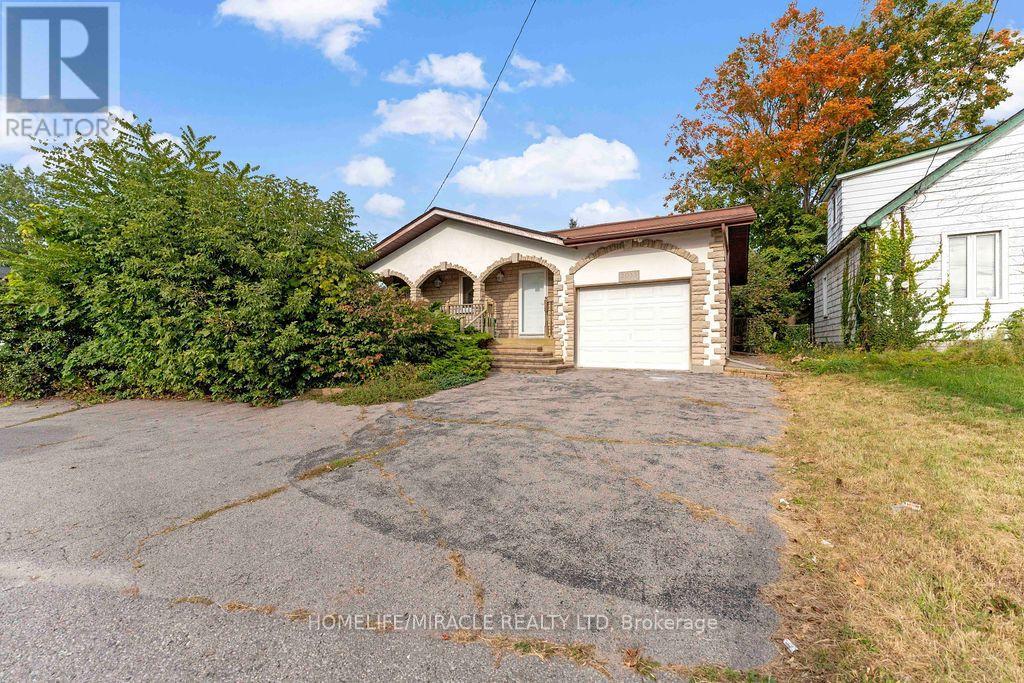 2033 Simcoe Street North, Oshawa, ON photo 1