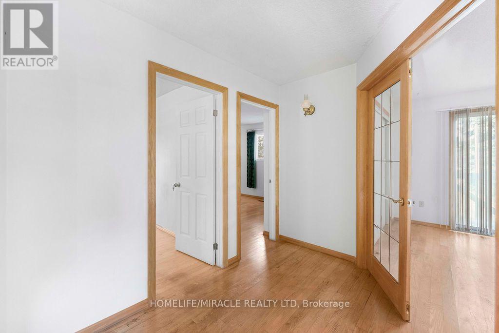 2033 Simcoe Street North, Oshawa, ON photo 12