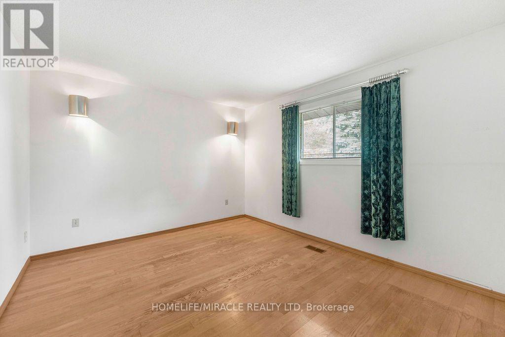 2033 Simcoe Street North, Oshawa, ON photo 16