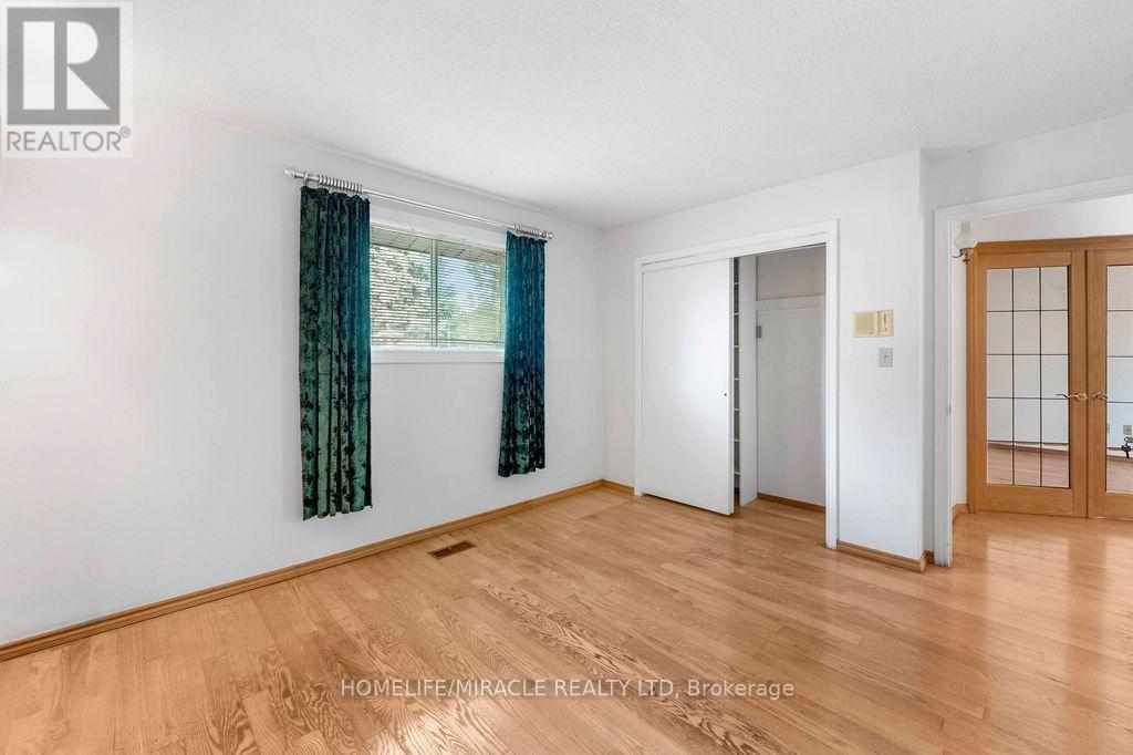 2033 Simcoe Street North, Oshawa, ON photo 17