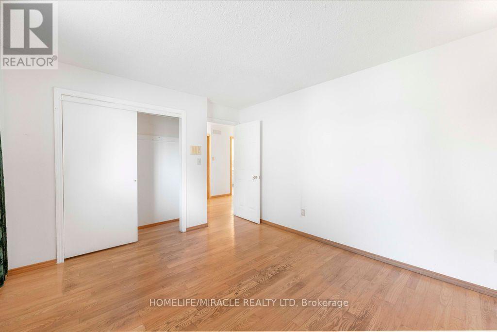 2033 Simcoe Street North, Oshawa, ON photo 18