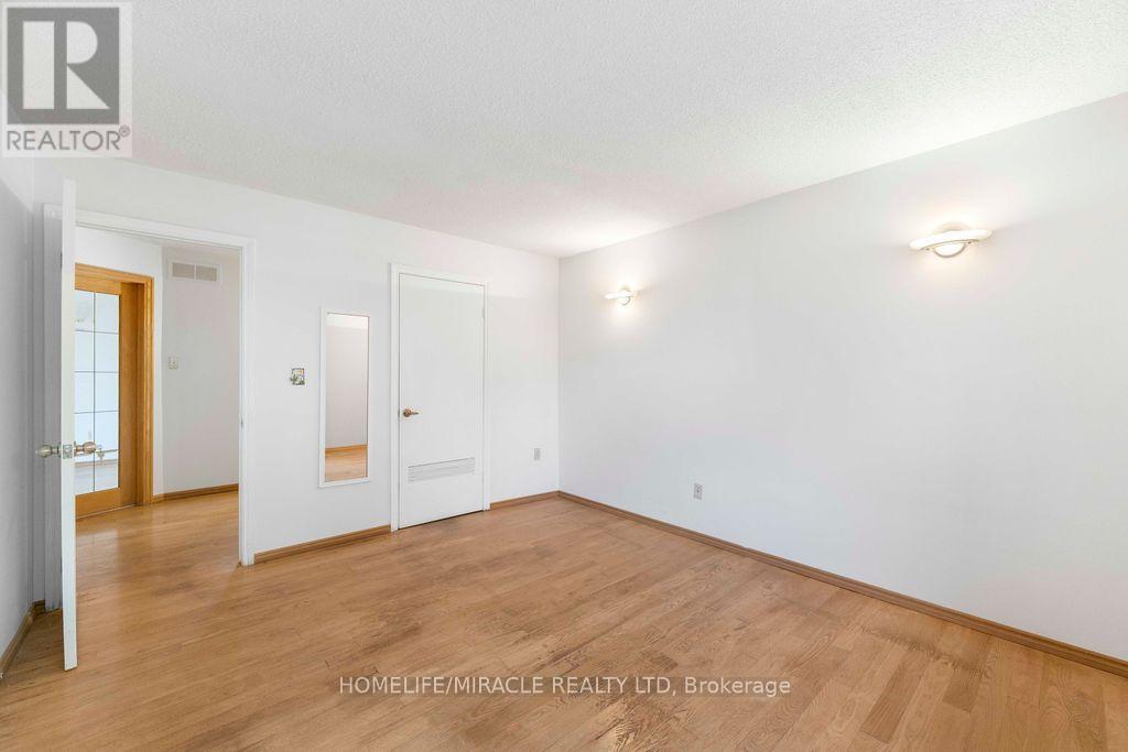 2033 Simcoe Street North, Oshawa, ON photo 21