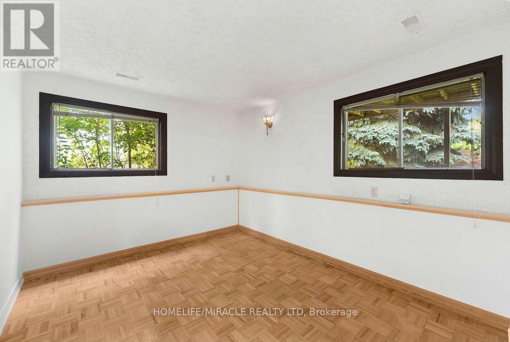 2033 Simcoe Street North, Oshawa, ON photo 27