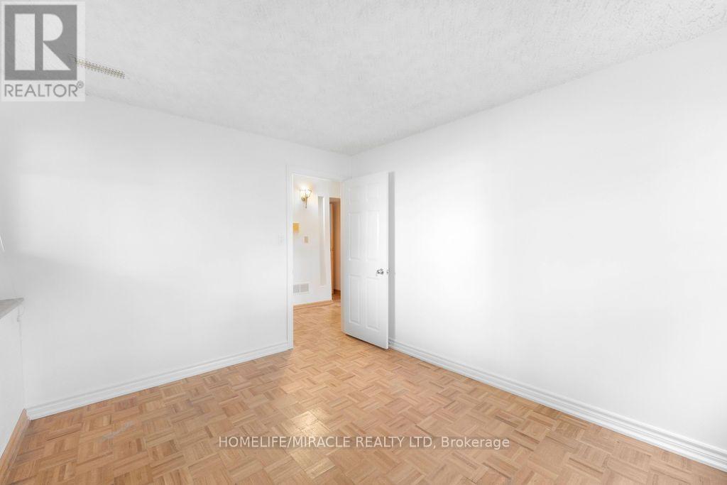 2033 Simcoe Street North, Oshawa, ON photo 28