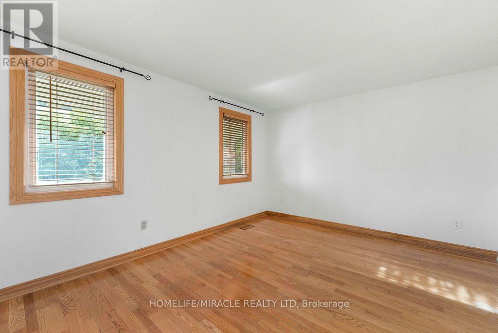 2033 Simcoe Street North, Oshawa, ON photo 3