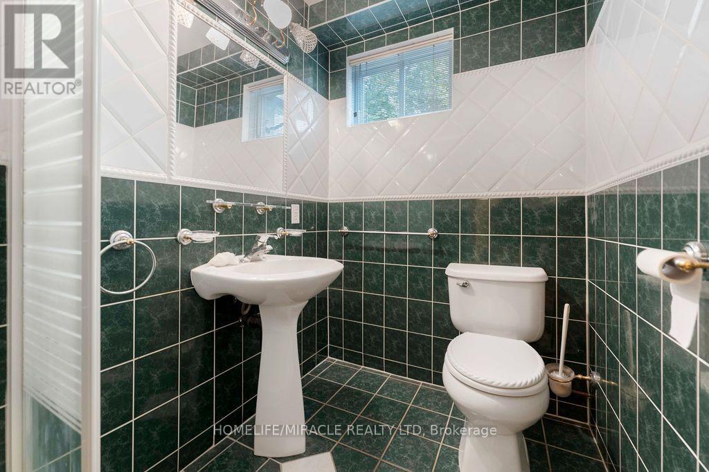 2033 Simcoe Street North, Oshawa, ON photo 31