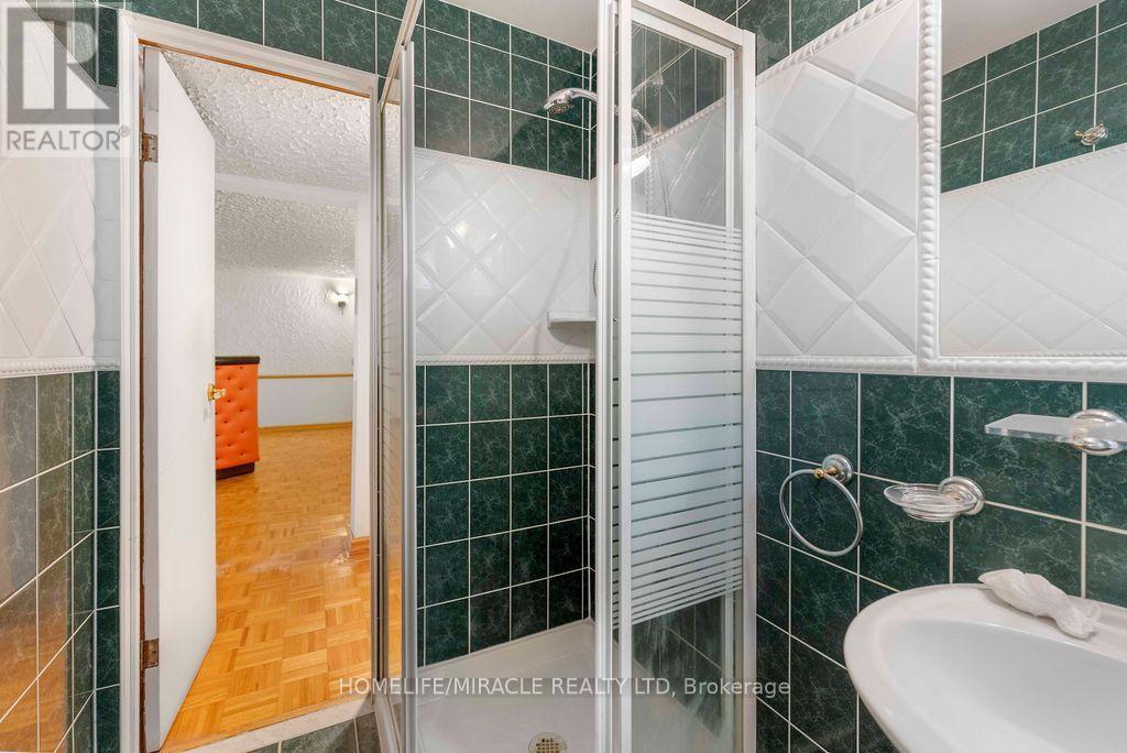 2033 Simcoe Street North, Oshawa, ON photo 32