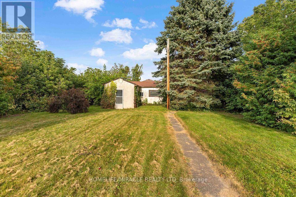 2033 Simcoe Street North, Oshawa, ON photo 38