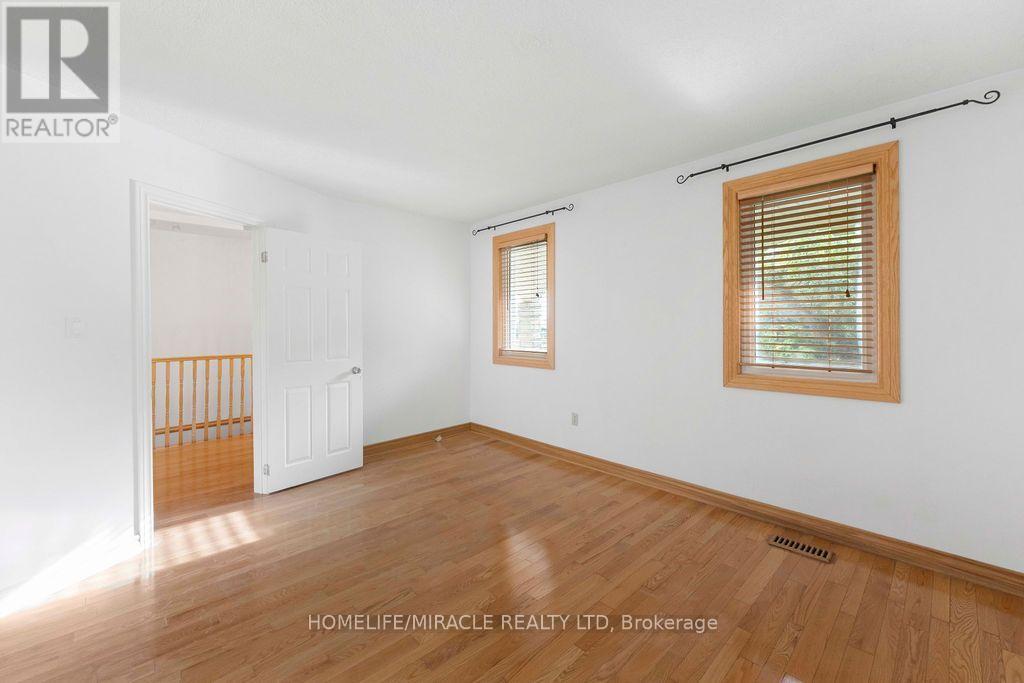 2033 Simcoe Street North, Oshawa, ON photo 4
