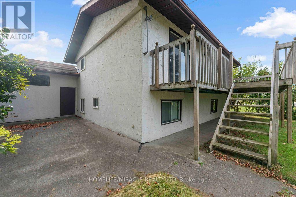 2033 Simcoe Street North, Oshawa, ON photo 41