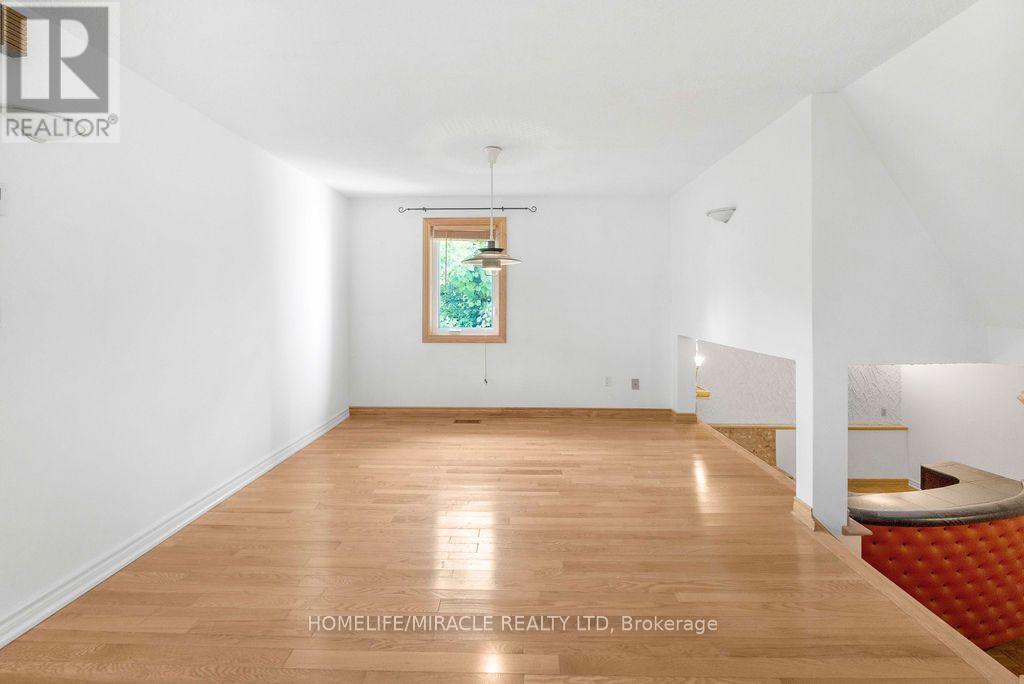 2033 Simcoe Street North, Oshawa, ON photo 6