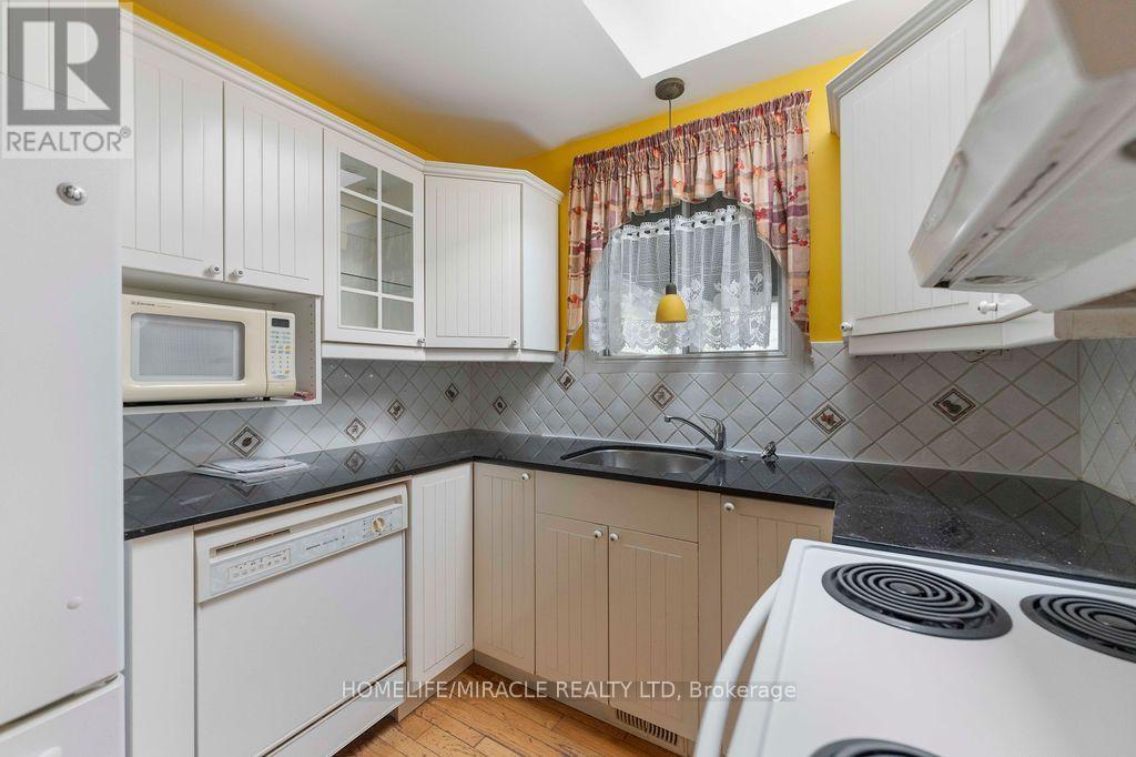 2033 Simcoe Street North, Oshawa, ON photo 8