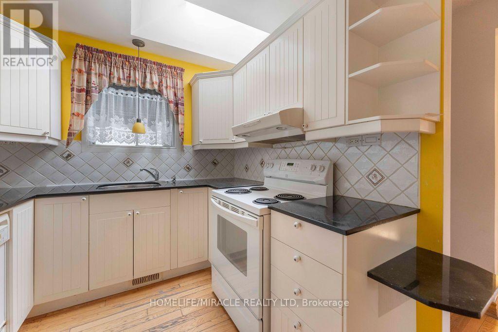 2033 Simcoe Street North, Oshawa, ON photo 9