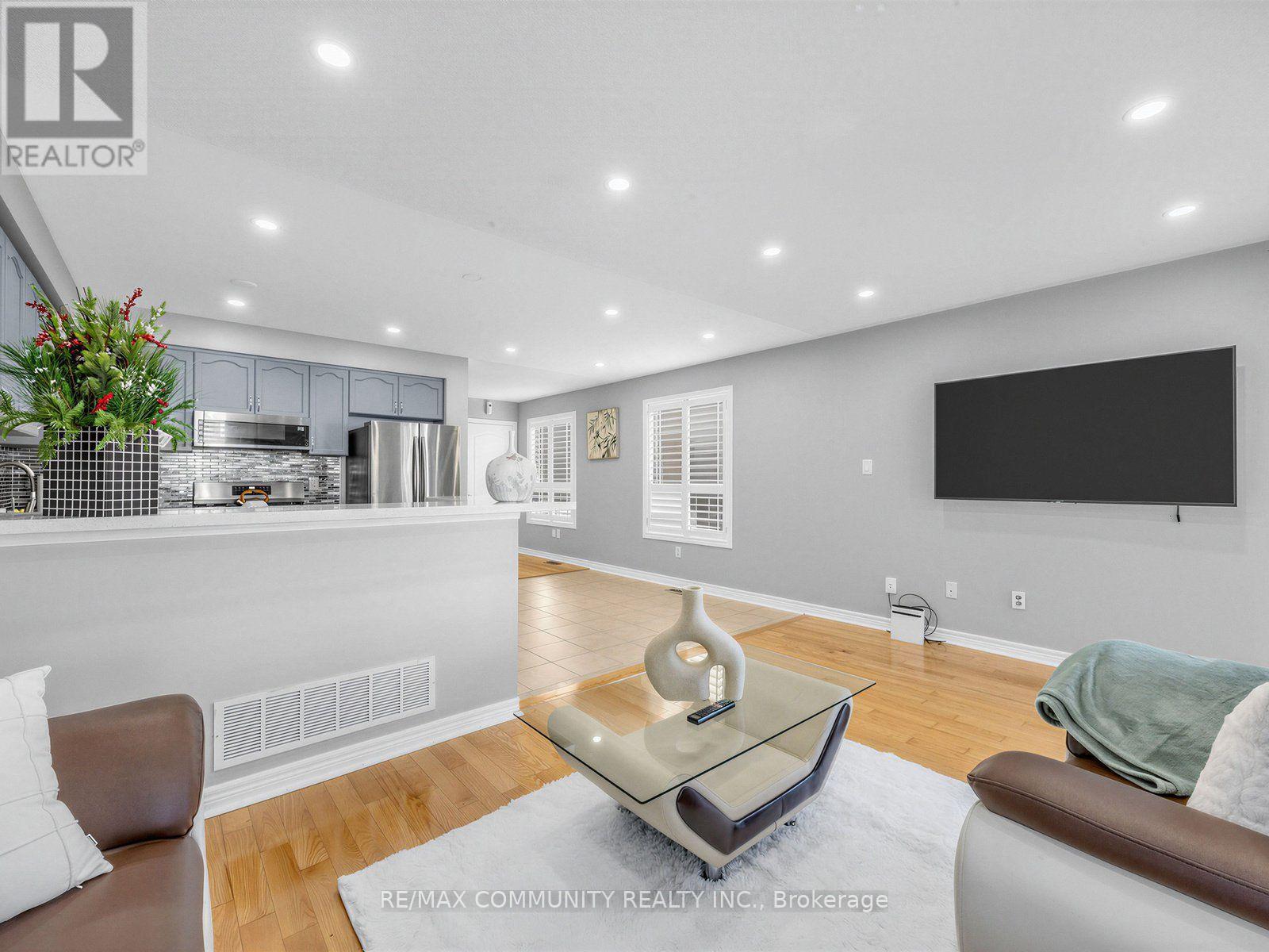 45 Tozer Crescent, Ajax, ON photo 18