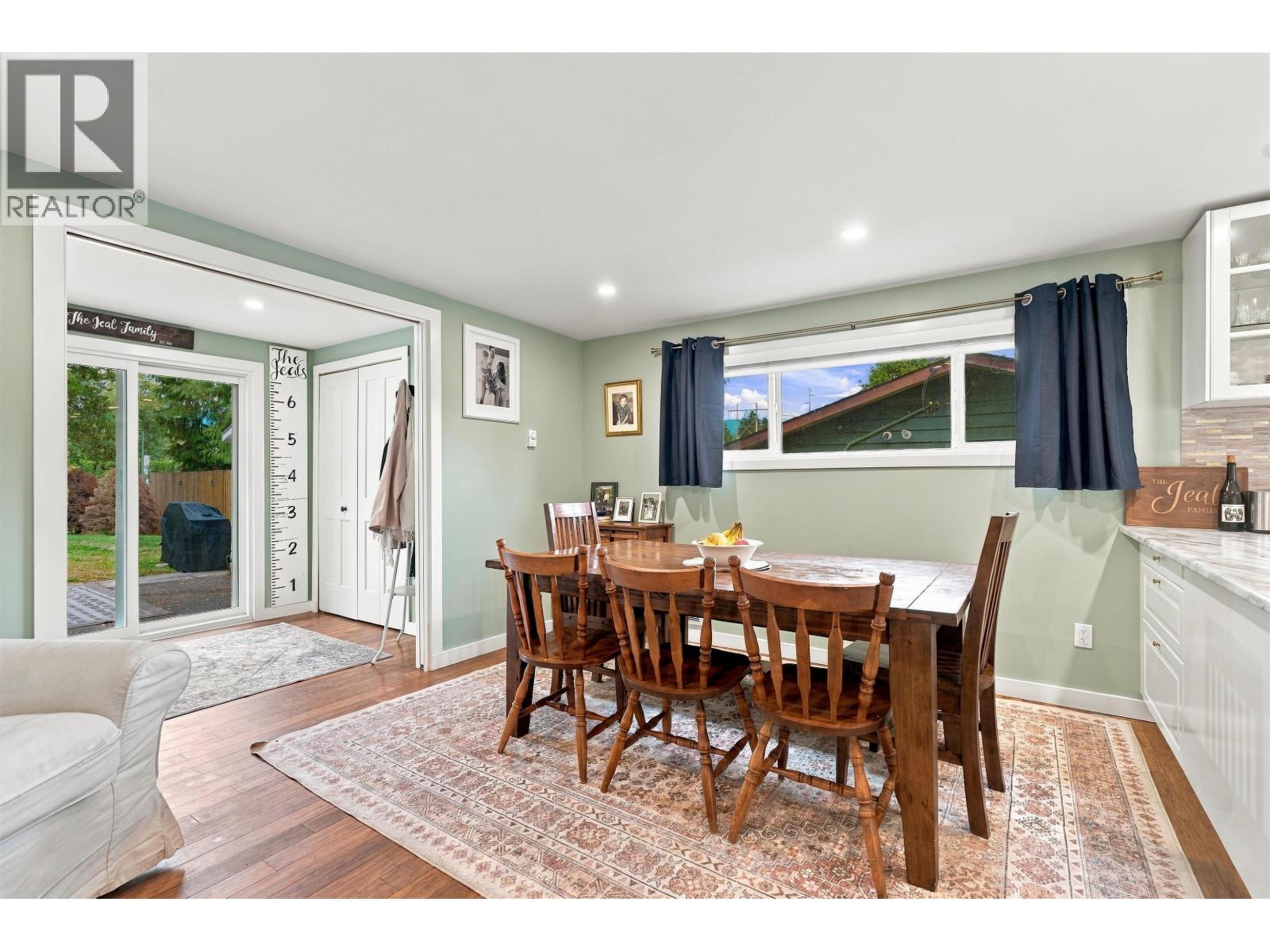 5734 PEBBLE CRESCENT, Sechelt
