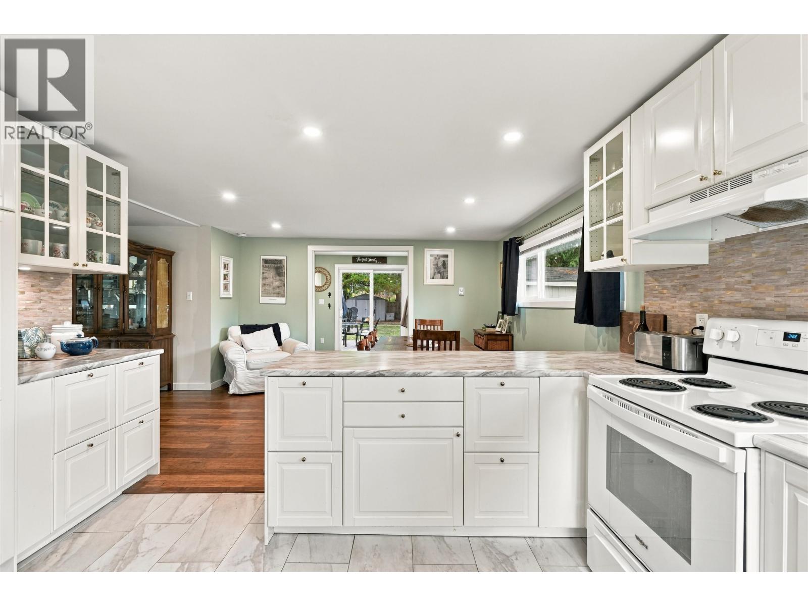 5734 PEBBLE CRESCENT, Sechelt