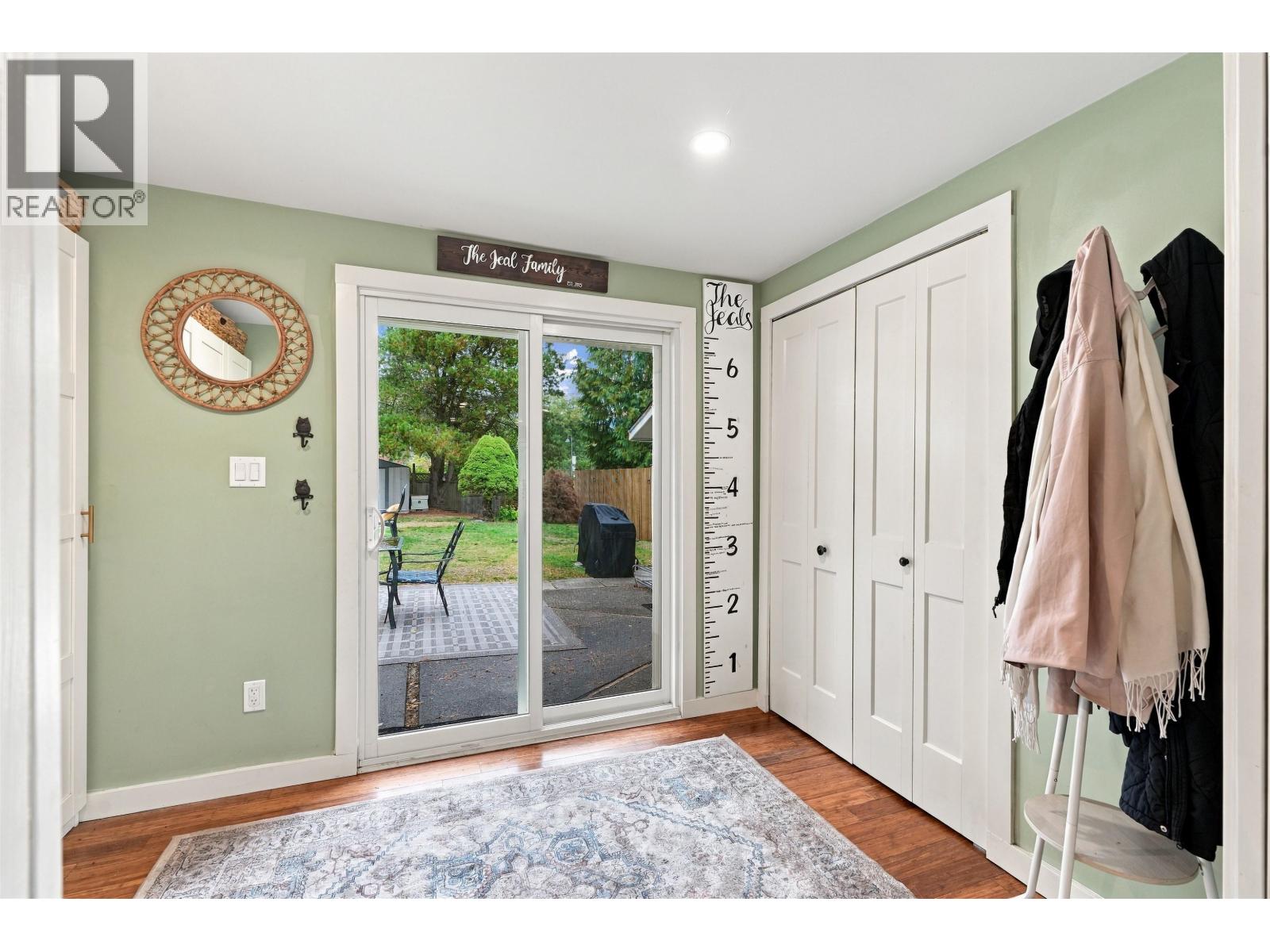 5734 PEBBLE CRESCENT, Sechelt