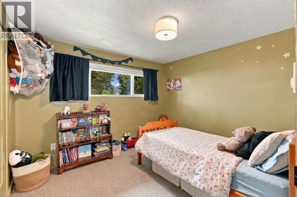 5734 PEBBLE CRESCENT, Sechelt
