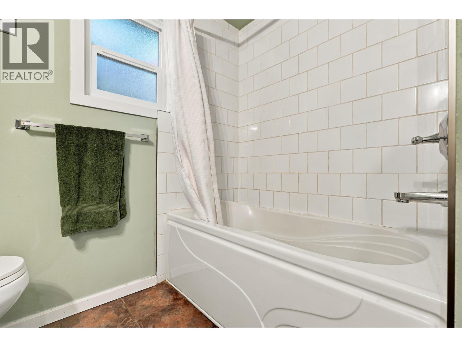 5734 PEBBLE CRESCENT, Sechelt