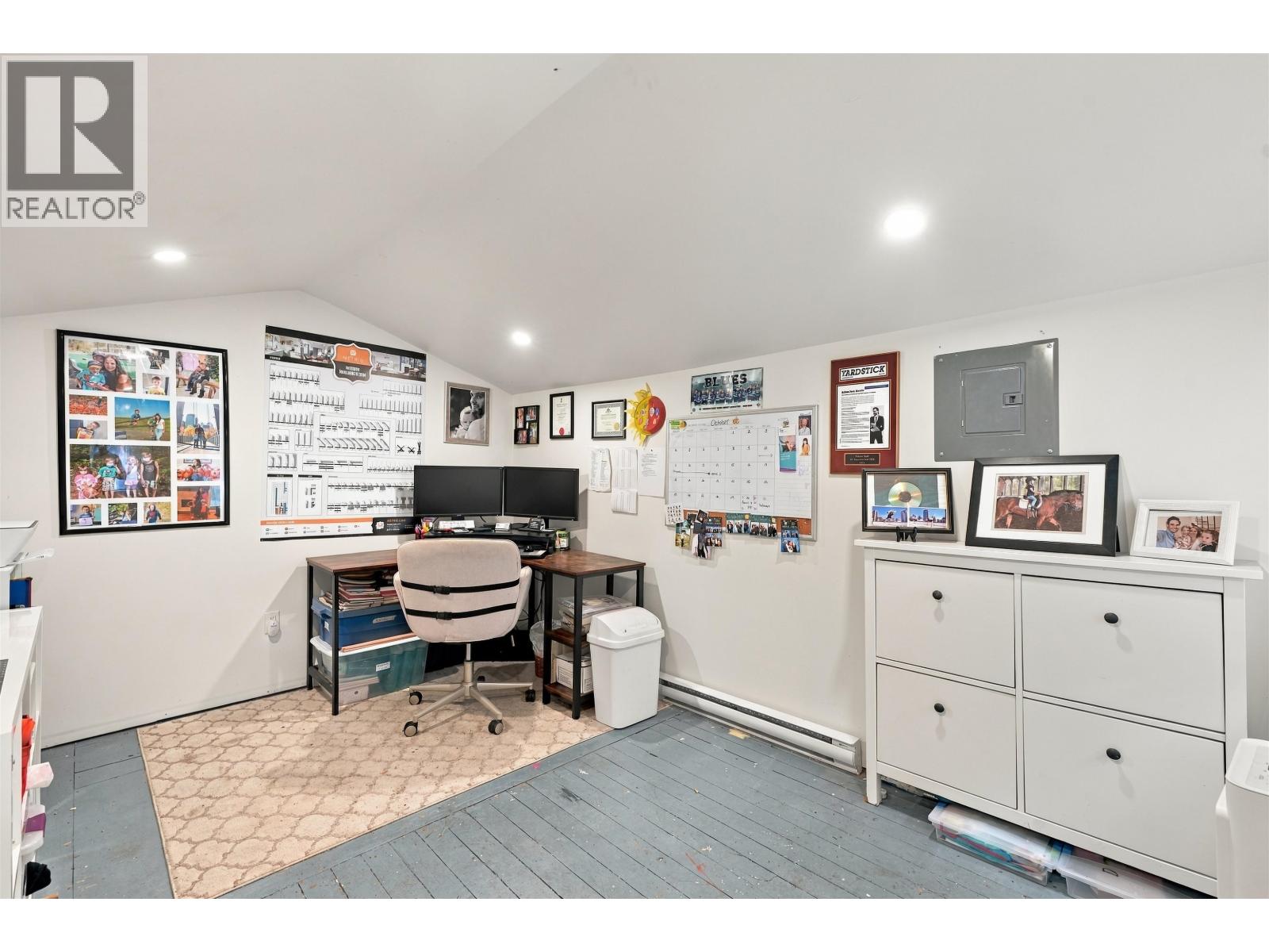 5734 PEBBLE CRESCENT, Sechelt