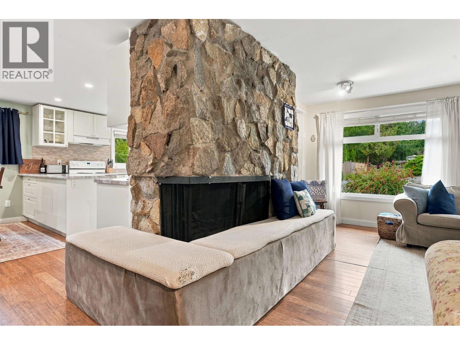 5734 PEBBLE CRESCENT, Sechelt
