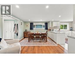 5734 Pebble Crescent, Sechelt, BC V0N3A0 Photo 10