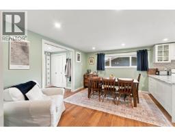 5734 Pebble Crescent, Sechelt, BC V0N3A0 Photo 11