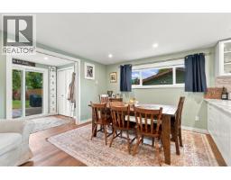 5734 Pebble Crescent, Sechelt, BC V0N3A0 Photo 12