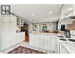 5734 Pebble Crescent, Sechelt, BC V0N3A0 Photo 15