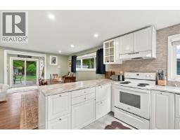 5734 Pebble Crescent, Sechelt, BC V0N3A0 Photo 16