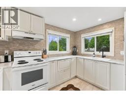 5734 Pebble Crescent, Sechelt, BC V0N3A0 Photo 18