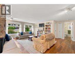 5734 Pebble Crescent, Sechelt, BC V0N3A0 Photo 6