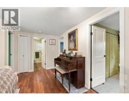 5734 Pebble Crescent, Sechelt, BC V0N3A0 Photo 8