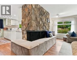 5734 Pebble Crescent, Sechelt, BC V0N3A0 Photo 9