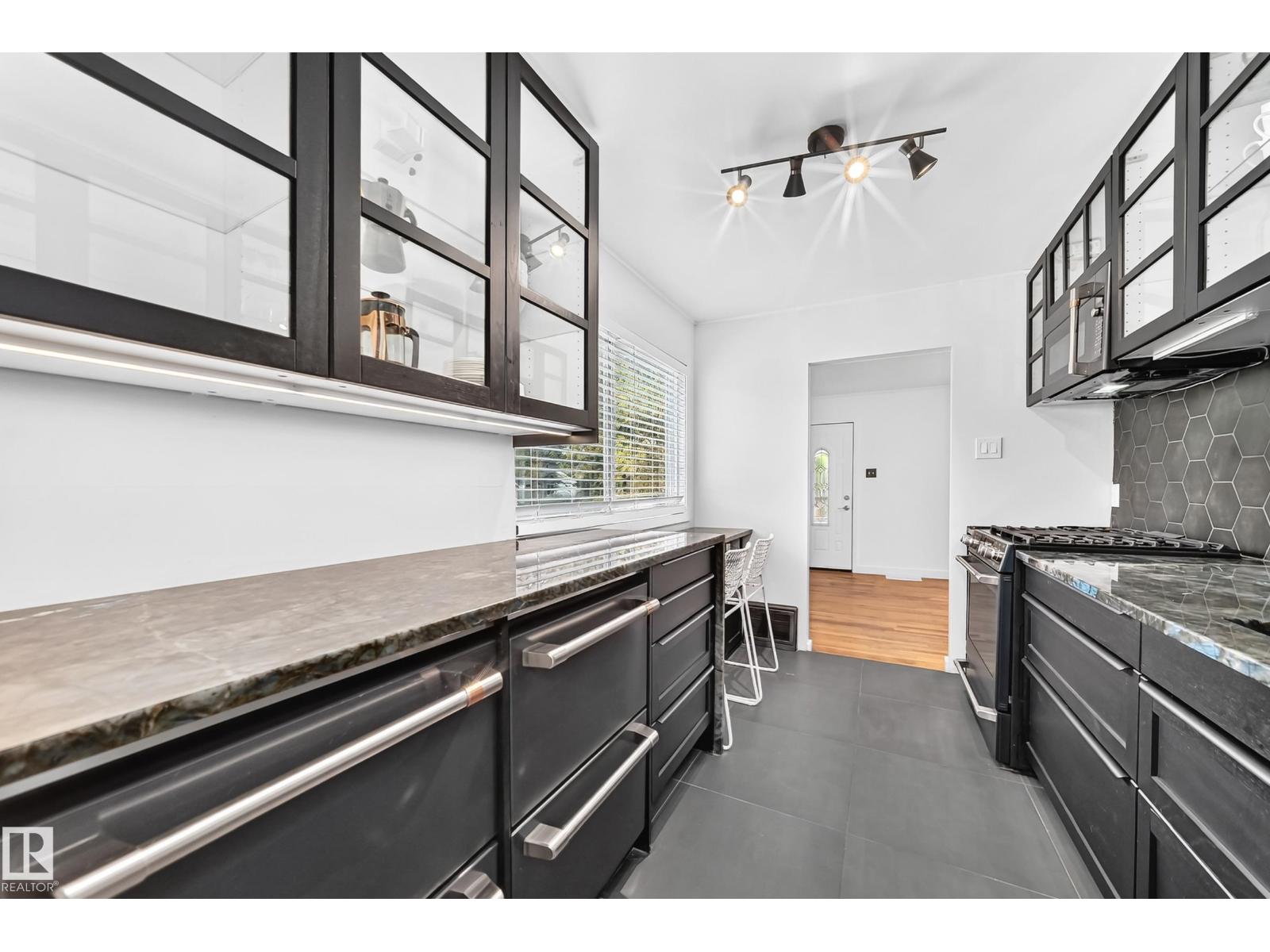 9506 72 AV NW - 10